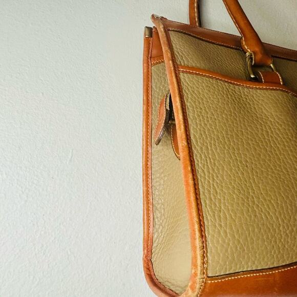 Vintage DOONEY & BOURKE 90s Tan Brown Leather All Weather Shoulder Purse Handbag - Picture 5 of 15